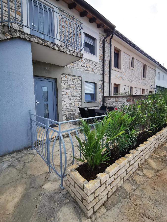 Meressa Paolia Apartments Новиград Экстерьер фото